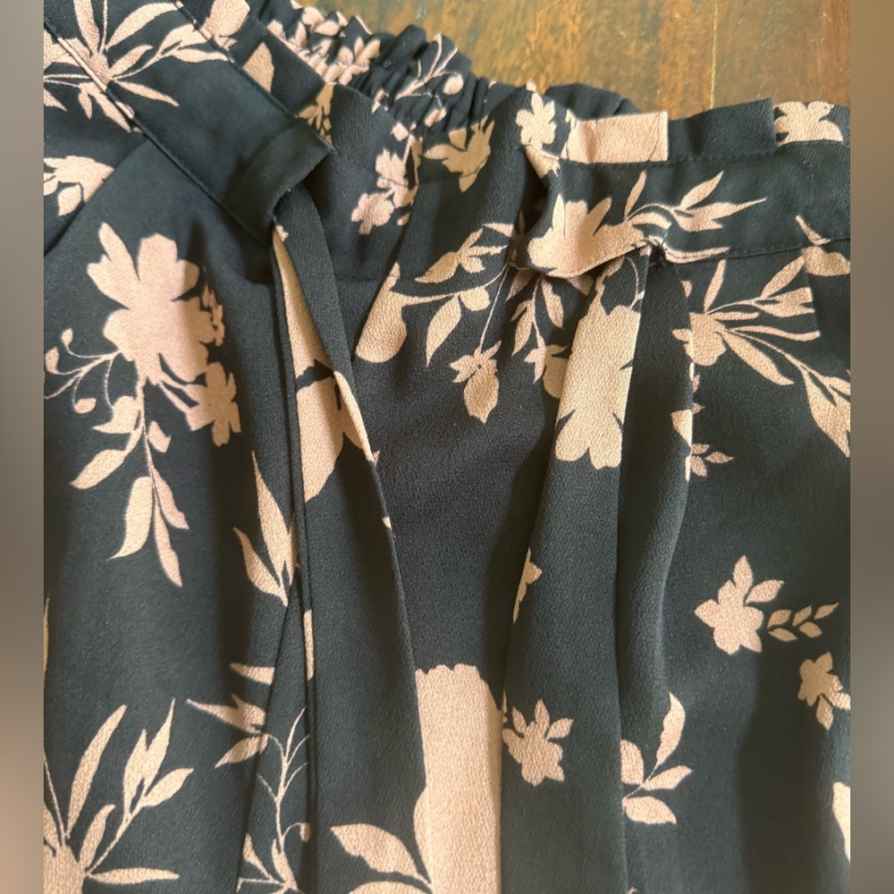 DR2 Black and Taupe Floral Crop Wide Leg Pants with Pockets - Picture 4 of 13